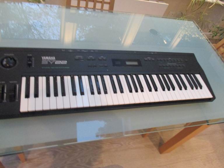 Yamaha SY22 Dynamic Vector Synthesiser