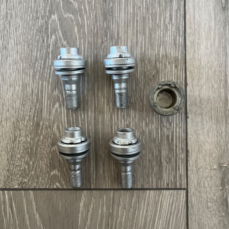 Genuine Peugeot / Citroen Locking Wheel Nuts (Bolts)