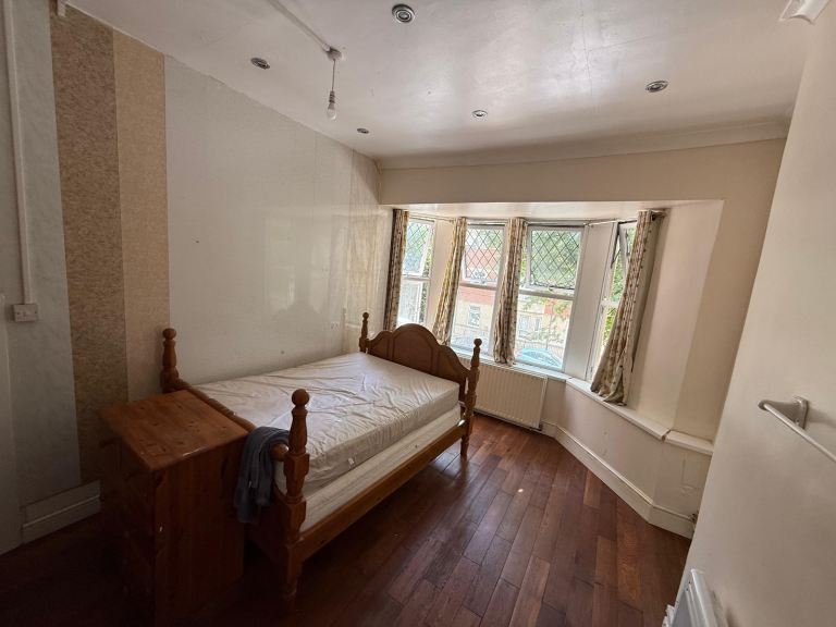 Spacious First Floor 1 bedroom Flat 