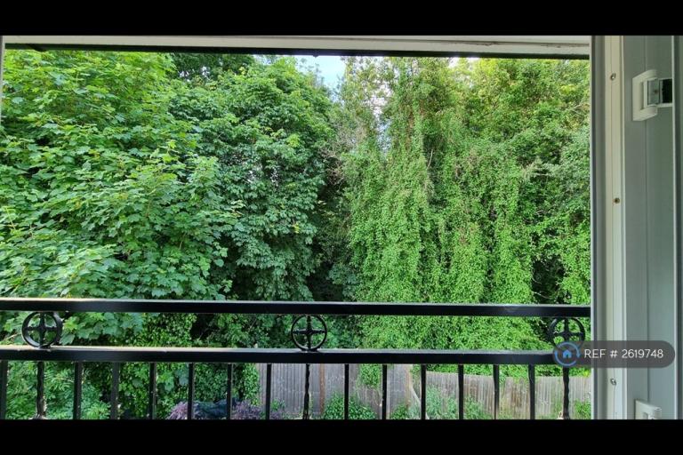 4 bedroom house in Cranford Close, London, SW20 (4 bed) (#2619748)