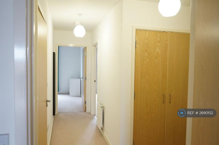 2 bedroom flat in Verona House, Mitcham, CR4 (2 bed) (#2690152)