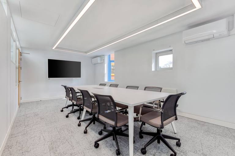 Epping - CM16 4BZ \ Customisable Large Office for Rent