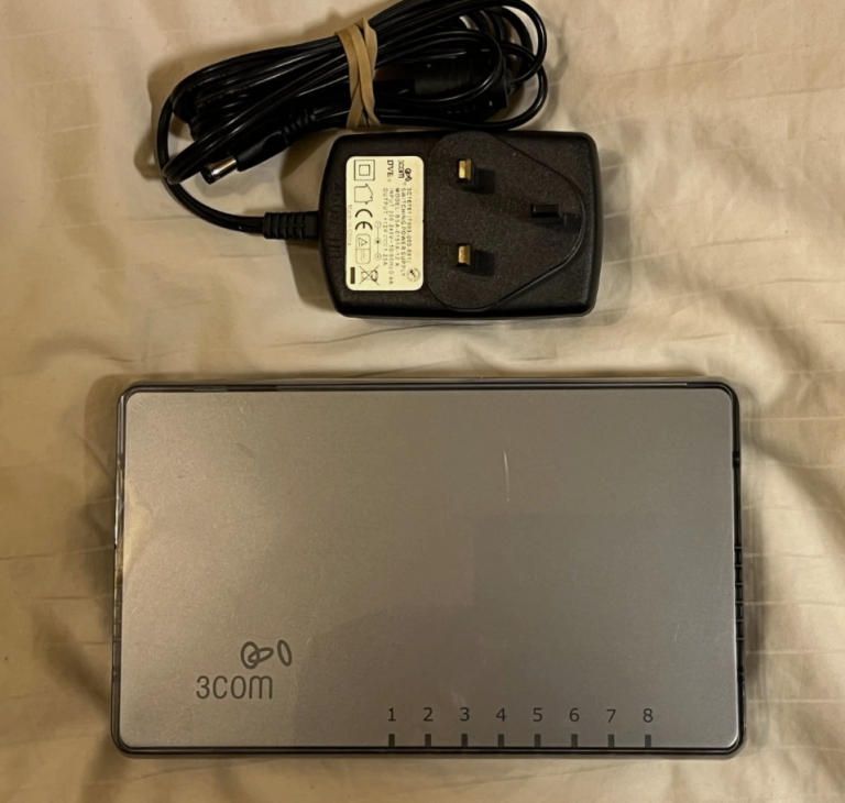 2 x 3COM / HP 3CGSU08 8 port Gigabit Ethernet Switch with Power adapter