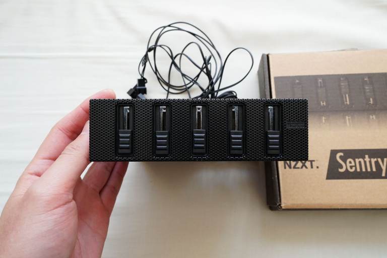 NZXT Sentry Mesh 3pin Fan Controller (5.25 Bay)