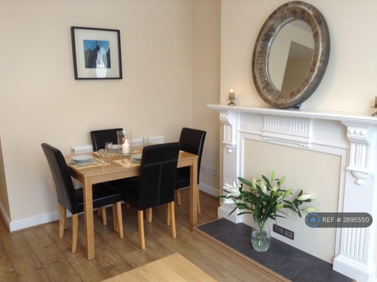 3 bedroom flat in De La Pole Avenue, Hull, HU3 (3 bed) (#2895550)