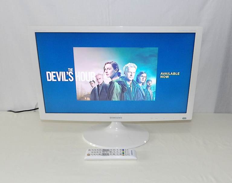 Samsung 24 inch LED TV with Built-in Freeview