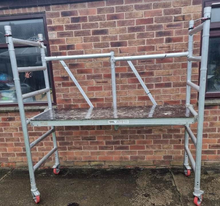 scaffold folding mobile base unit with walkboard - 