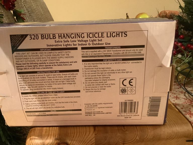 320 Bulb Hanging Icicle Lights + 20 Spare Bulbs & 6 gutter hooks