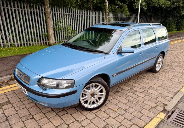Sunning Volvo V70 Estate 2.0T Auto- 1 YEAR MOT