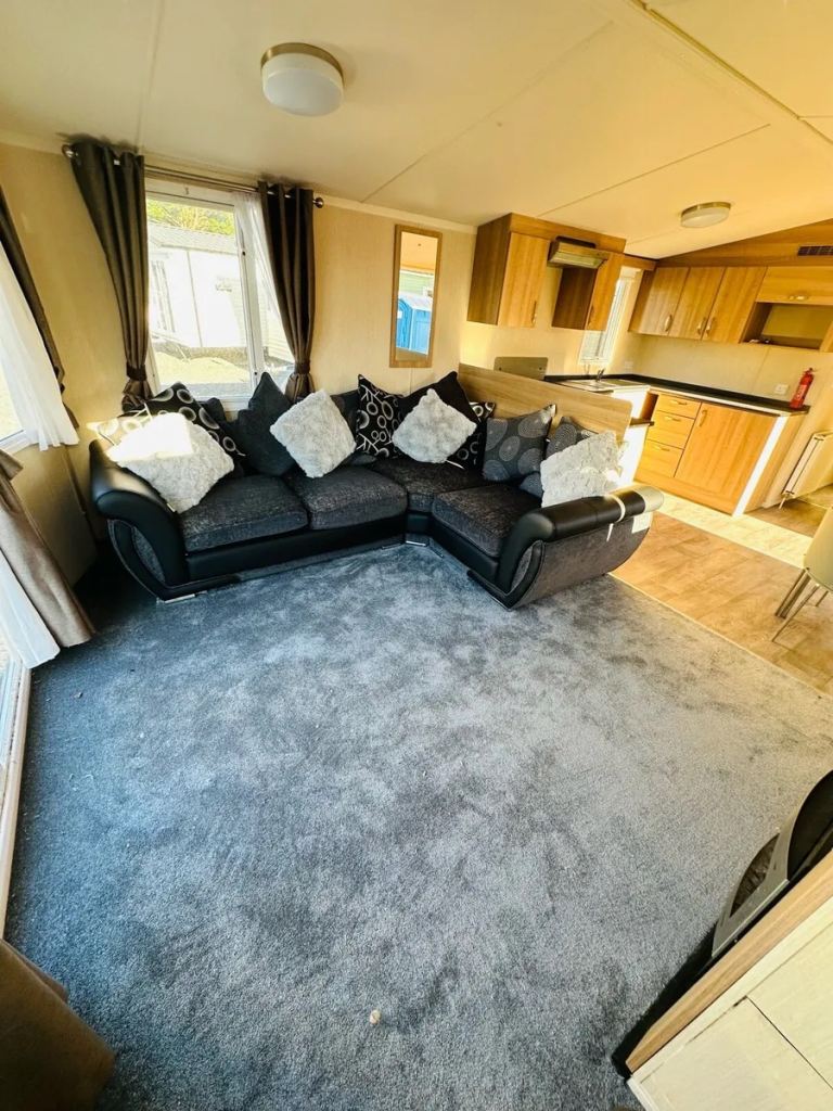 Modern Onsite Caravan Ownership – St Osyth/Clacton/Colchester, Lovely Site with Amenities