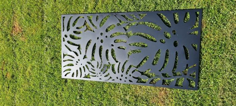 Decorative Metal Garden Screen Panel with Leaf Design