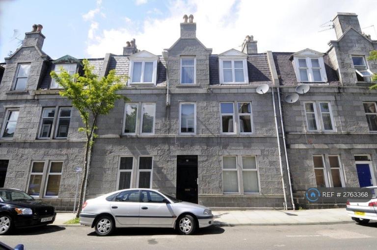 2 bedroom flat in Wallfield Crescent, Aberdeen, AB25 (2 bed) (#2763368)