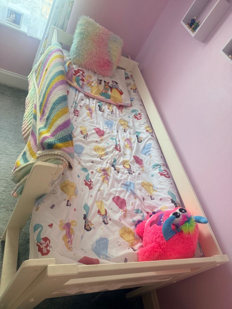 Noomi Solid Wood Shorty Mid Sleeper Bed – White, Good Condition