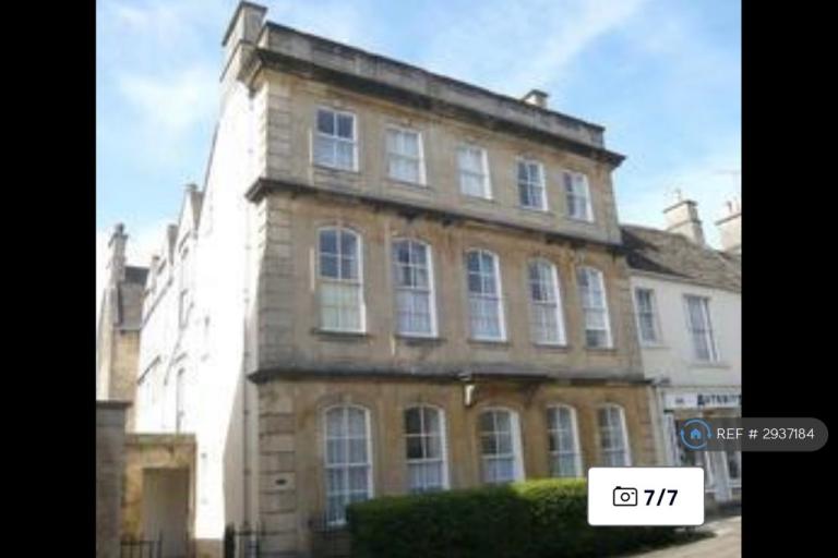 1 bedroom flat in Alexander House, Corsham, SN13 (1 bed) (#2937184)