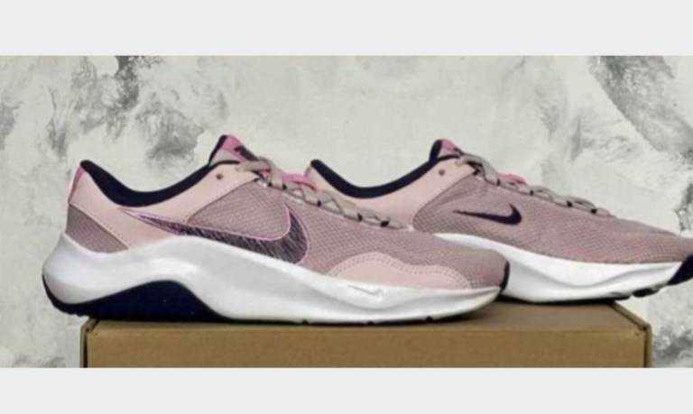 Womens Nike Trainers –Size 7