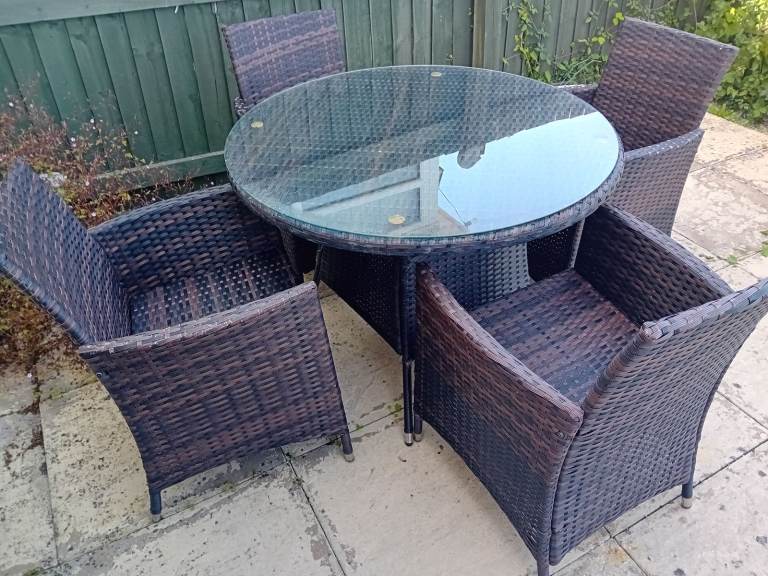 Brown Rattan Garden Furniture Set. 4 Seater with Round Dining Table. 