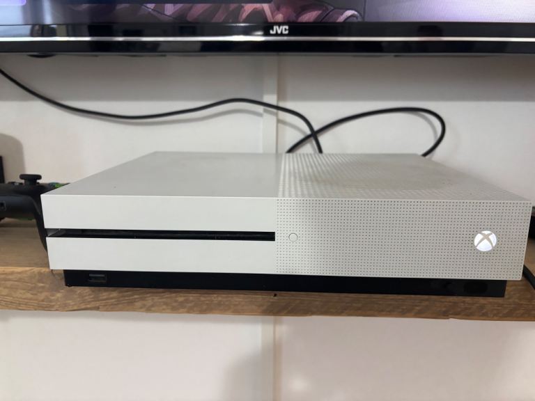 Xbox One S Console with Controller – White, Good Condition