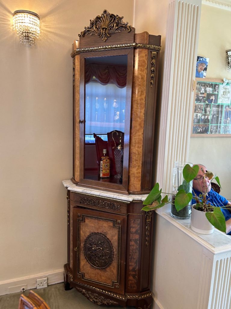 Ornate Burr Walnut Mahogany Corner Display Cabinet Italian Style Glass Vitrine 