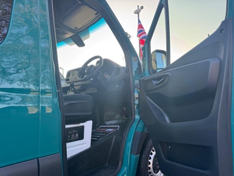  Mercedes-Benz Sprinter SPRINTER 2.1L 314CDI 3.5t H2 L2 RWD WINDOW COMBI CREW