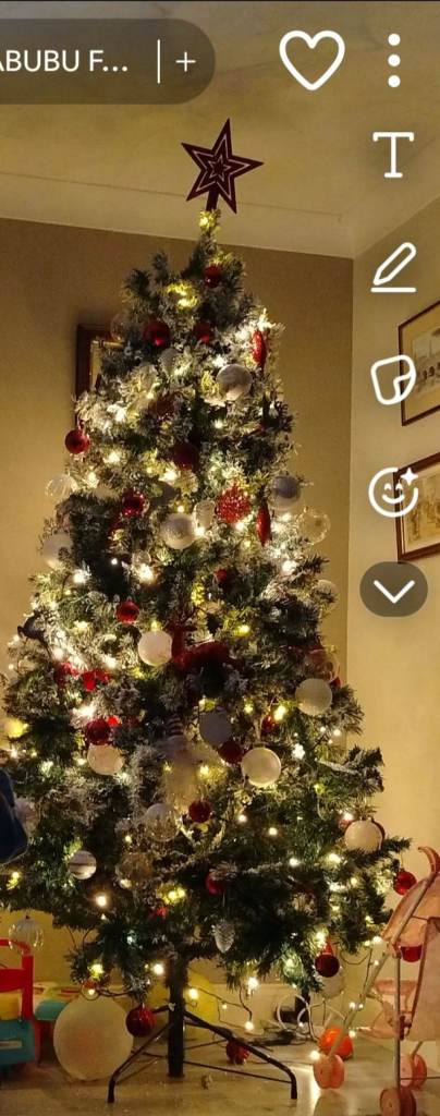 Pre - lit 6 feet Christmas snowy tree