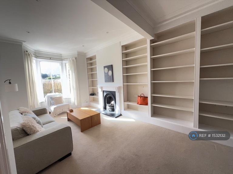 3 bedroom house in Chivalry Road, London, SW11 (3 bed) (#1532132)