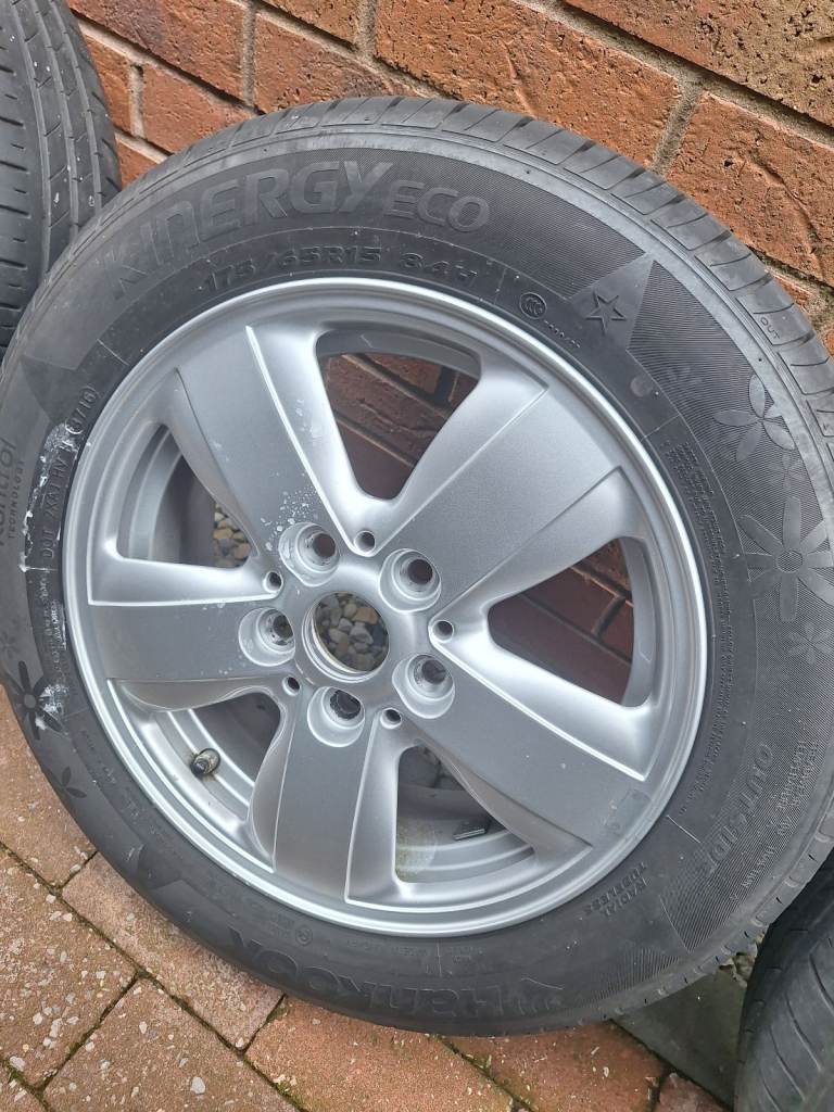 Set of 4 Mini Cooper 15inch alloy wheels with new Hankook tyres