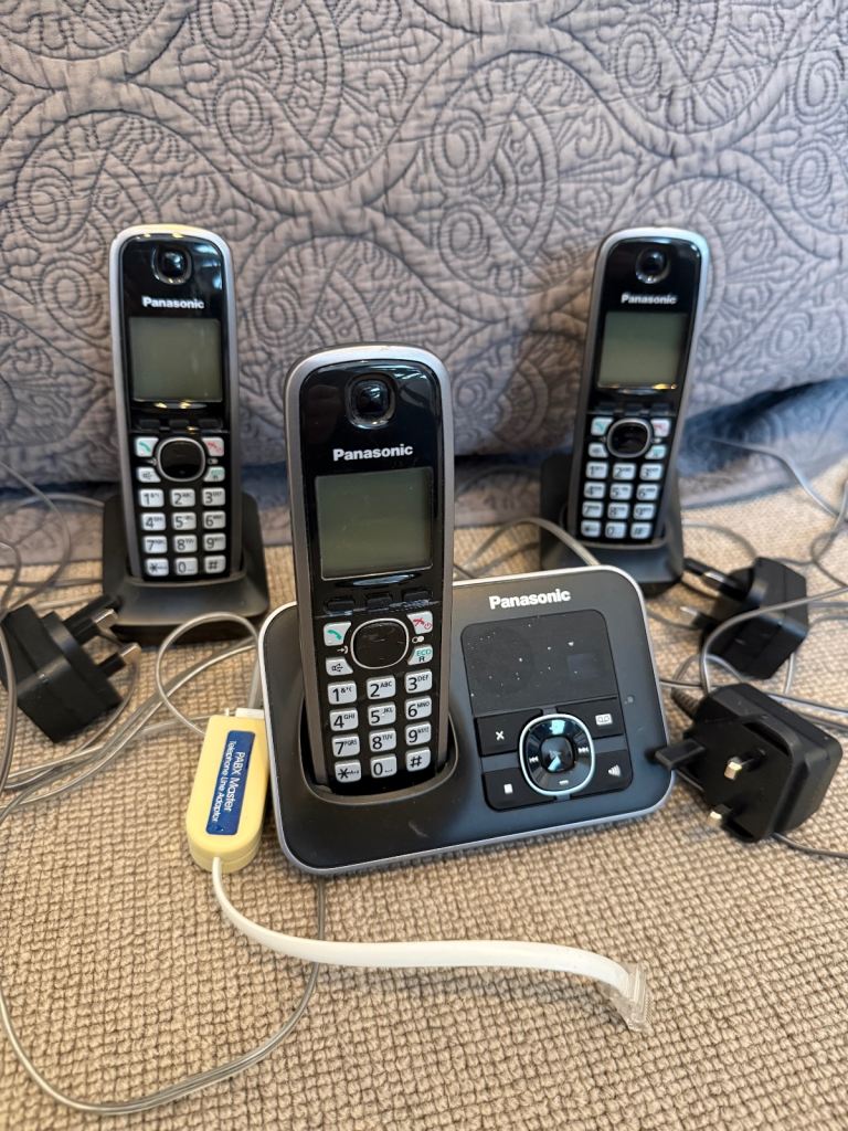 Panasonic Digital Cordless Phone with answering machine and 2 extra handsets