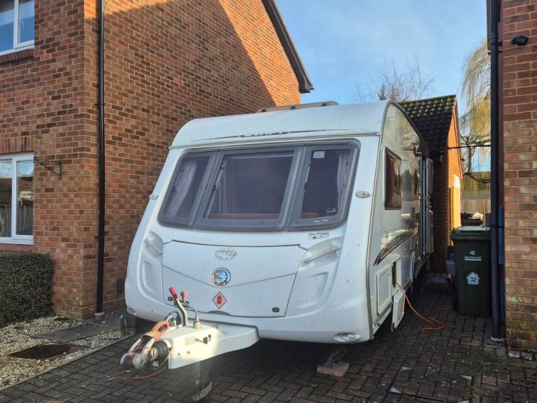 Swift Challenger 520 4 berth caravan (2006) with Kampa Air Awning