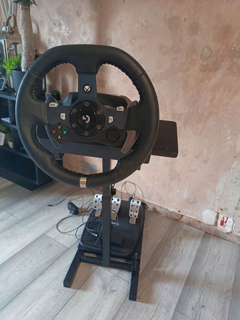 Logitech G920 Driving Force Racing Wheel & Pedals with Stand