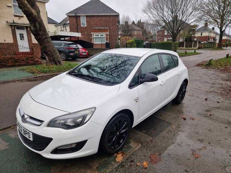 2012 Vauxhall Astra 1.6i 16V Active 5dr HATCHBACK Petrol Manual