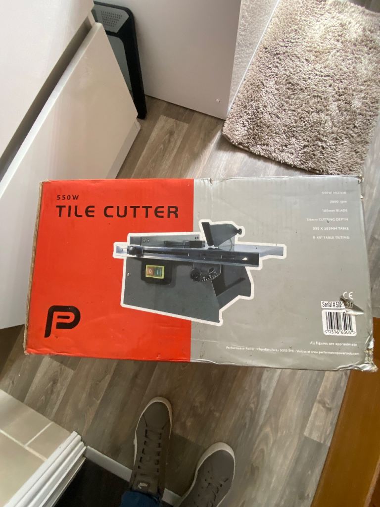 Electric tile cutter
