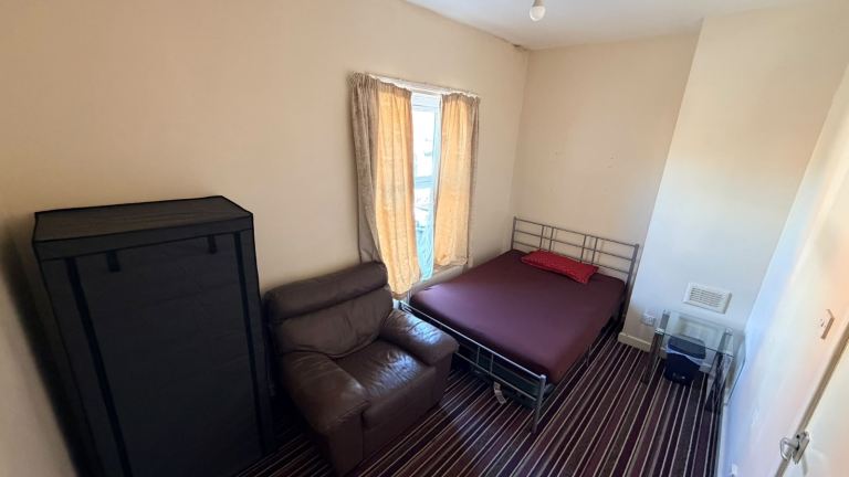 Private room for rent 