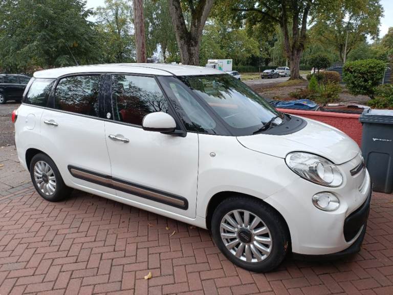 Spacious Automatic 2014 Fiat 500L MPV 1.2 £20 Tax Low Miles 44k MOT Service History 