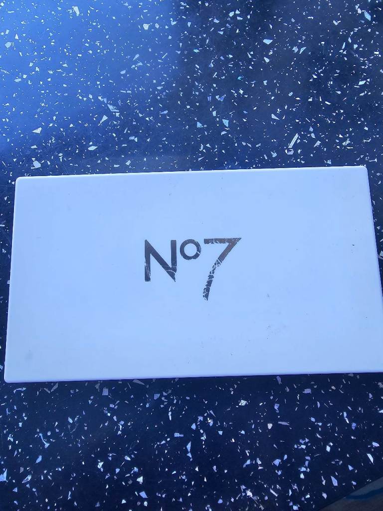 No7 & Lamora Eyeshadow Palettes – Exposed Nudes