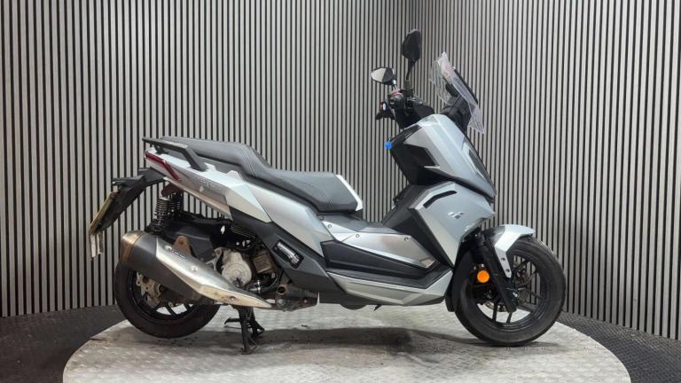 Lexmoto Nexus 2023 17K 1 ONWER LARGE SPORT MAXI SCOOTER 125CC