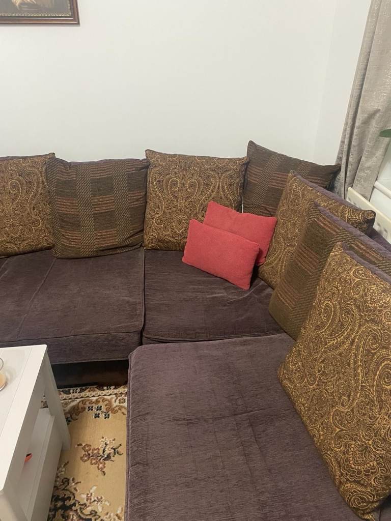 Comfortable L-Shape Corner Sofa with Cushions – Good Condition
