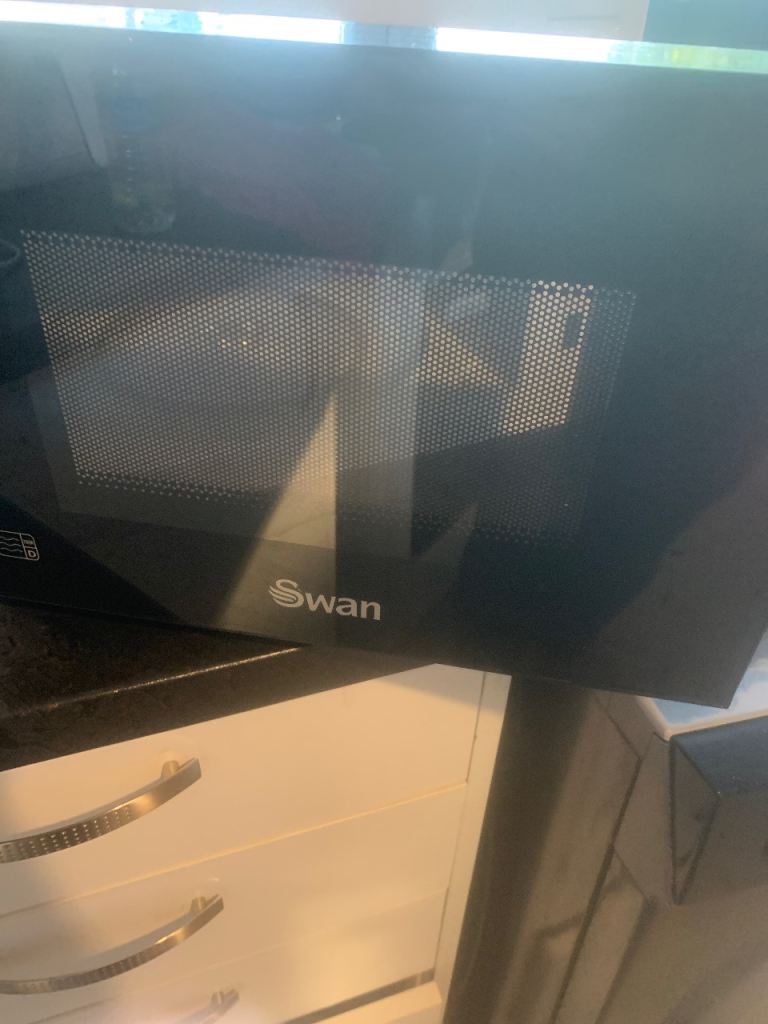 ***SOLD****Swan Microwave Oven – Black, Good Condition