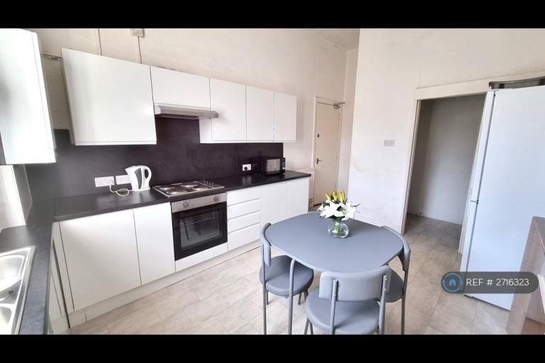 4 bedroom flat in Woodlands Road, Glasgow, G3 (4 bed) (#2716323)