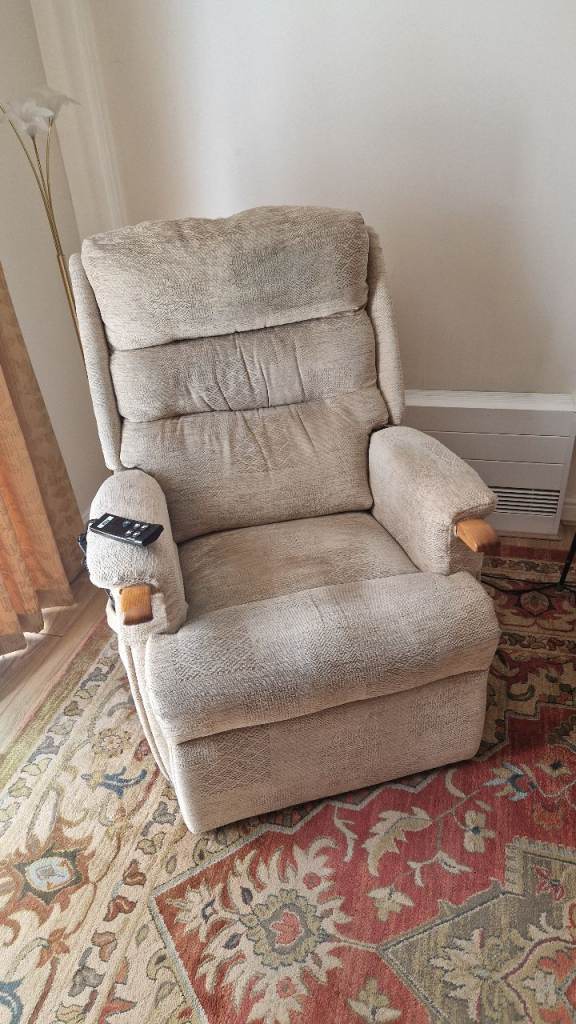 HSL Rise and Recliner Armchair 