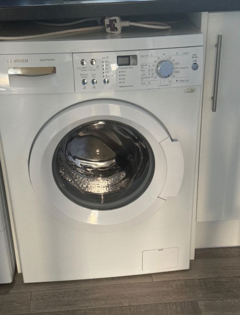 Bosch Serie 6 Washing Machine – White, Good Condition