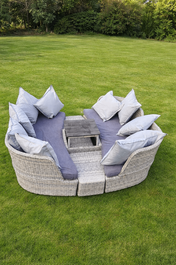 Maze Cotswold Rattan Day Bed Outdoor Garden Furniture Grey – Used