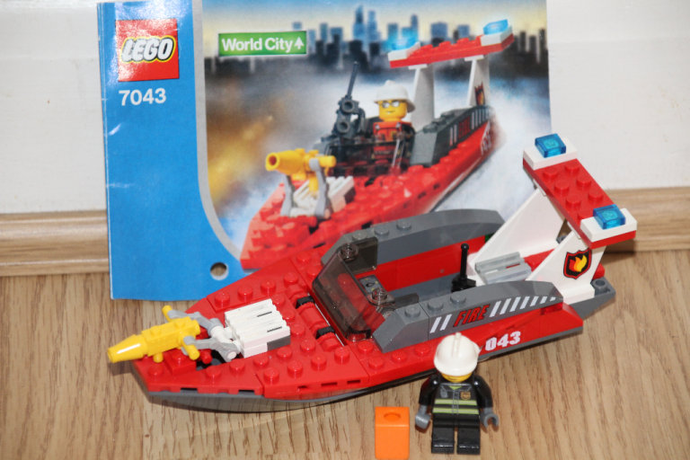 3 Lego sets: 7043 Firefighter * 6733 Snap's Cruiser * 6734 Beach Cruiser