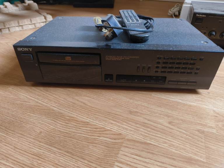 Sony CD Player CPD-761E + Remote control 