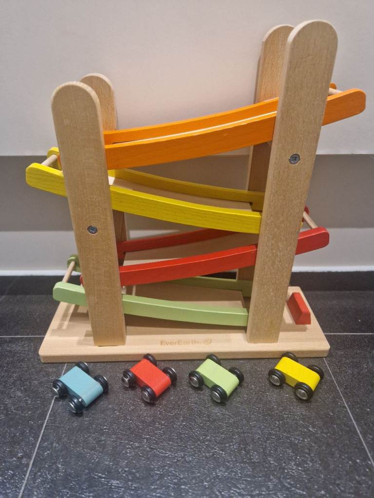 Wooden Car Ramp with 4 cars