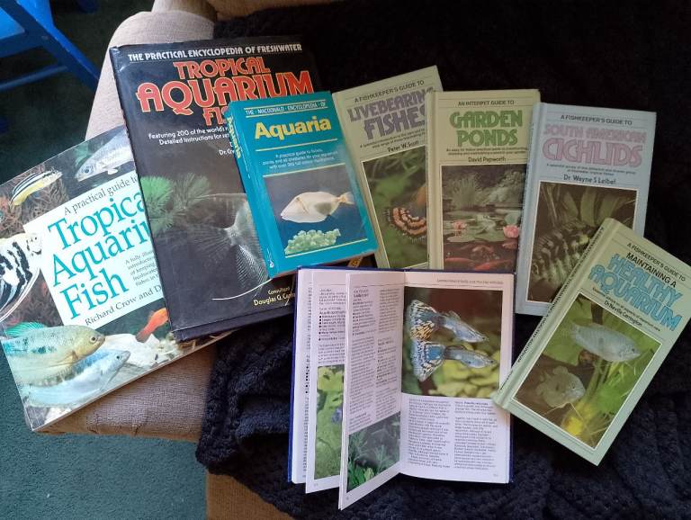 Aquarium accessories/ 9 books