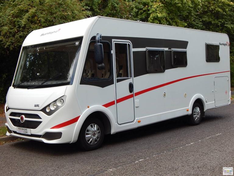Sunlight i69L S-A 2019 Auto  4 Berth fixed island bed motorhome for sale