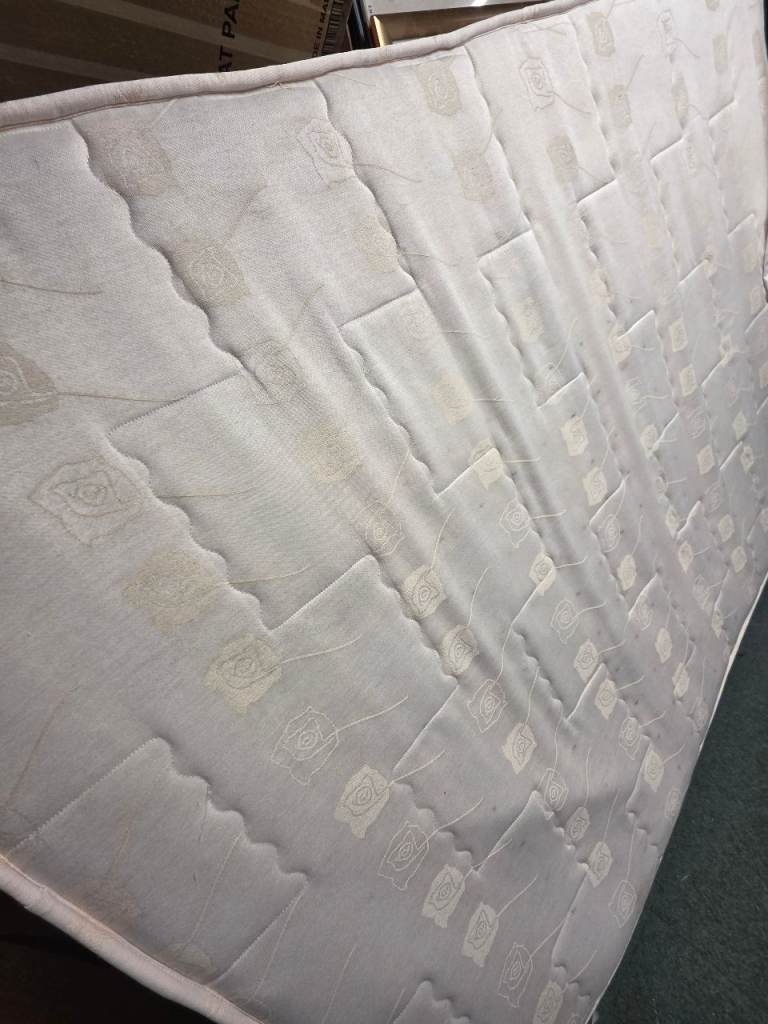 Free double mattress / feather topper 