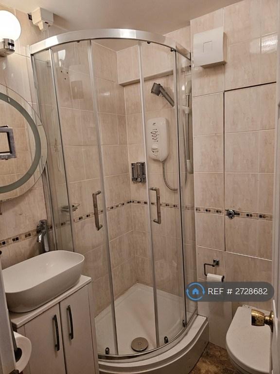 1 bedroom flat in Bays Farm Court, West Drayton, UB7 (1 bed) (#2728682)