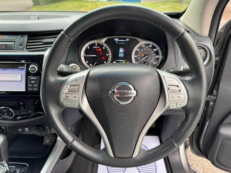2017 Nissan Navara Double Cab Pick Up Tekna 2.3dCi 190 4WD Auto PICK UP DIESEL Automatic