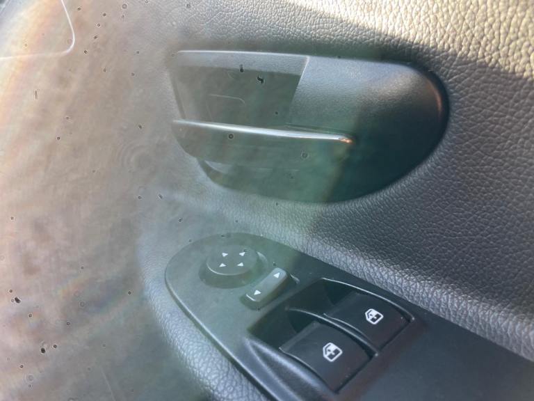 CHRYSLER YPSILON 1.2 SE 13 REG RED 5 DOOR SERVICE HISTORY MOT MARCH 22ND 2026 TAX £35